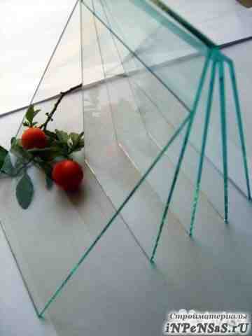 Прозрачное силикатное стекло толщ. 3 мм 74.5х63 см 